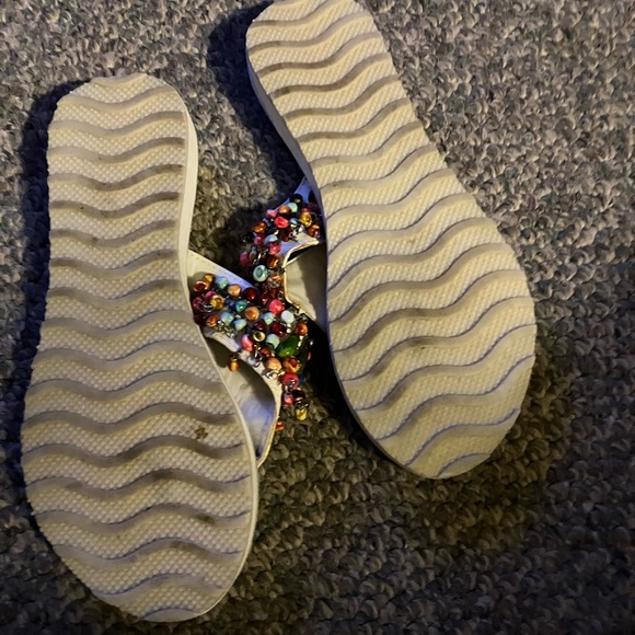 Beaded Coldwater Creek flip flop sandals, size 8- every possible color of bead!! - Picture 2 of 4